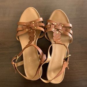 Short brown wedges